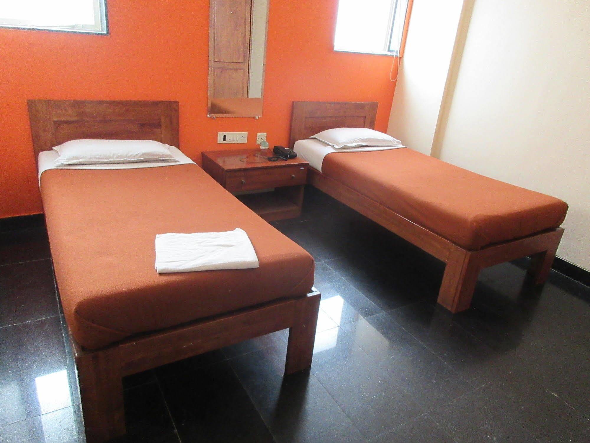 Hotel Q Deck Βομβάη Εξωτερικό φωτογραφία