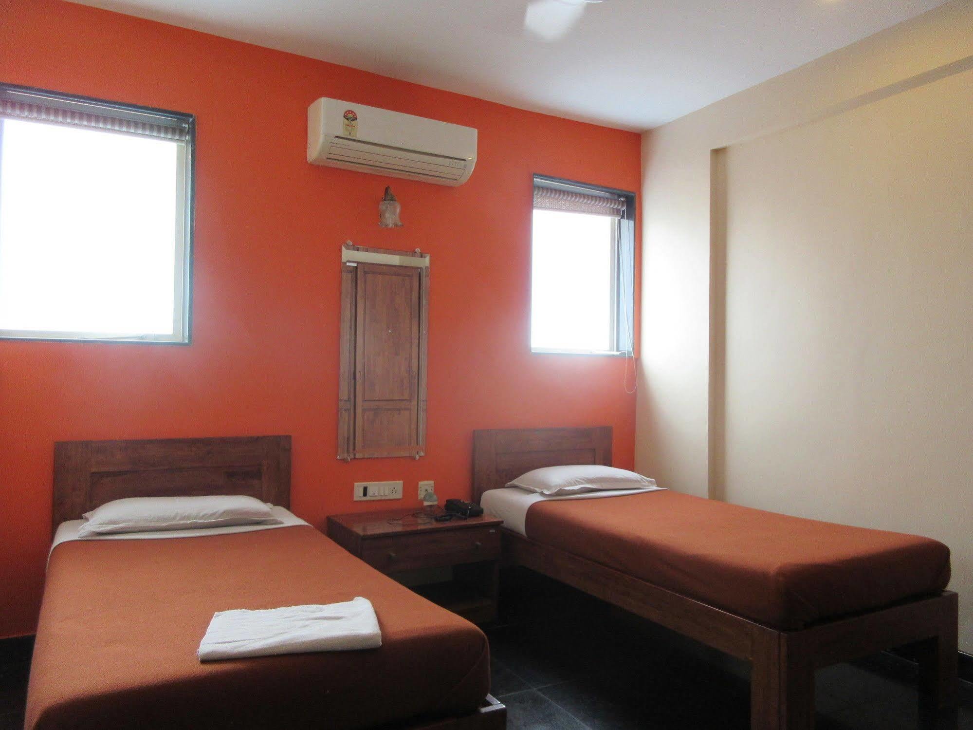 Hotel Q Deck Βομβάη Εξωτερικό φωτογραφία